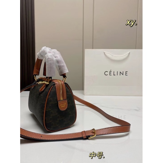 2023.10.30 P165 Medium (box size) size: 1914 (medium) CELINE New Presbyopia Boston Pillow Bag Retro Presbyopia ➕ High precision steel hardware ✨ Handheld, one shoulder crossbody, large capacity for autumn and winter, paired with truly super nice, fashiona