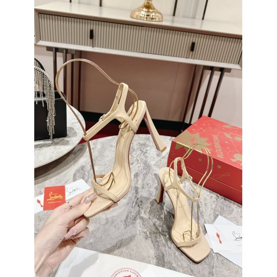 2024.01.17 P340 Banana Heel (Sandals) Eternal Condora Sling Pump showcases elegant lines. This Maison Christian Louboutin style is made of black leather and paired with a 100mm feather heel. With a square toe frame and side buckle, it has a low cut upper 