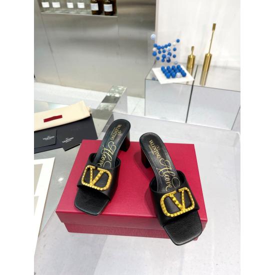 2023.07.07 2023 Spring Edition v Home counter's latest heavy industry creates classic high heels, the top version is definitely the strongest in history. Welcome to compare the fabric using patent leather and Indian sheepskin lining, and the outsole using