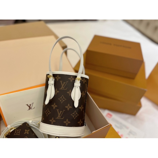 2023.10.1 195 box size: 13 * 17 * 9cm, customized for release 〰 The latest nano bucket from L family in 2022 features a white color for the first time, making it eye-catching 〰 Search for Lv bucket bag