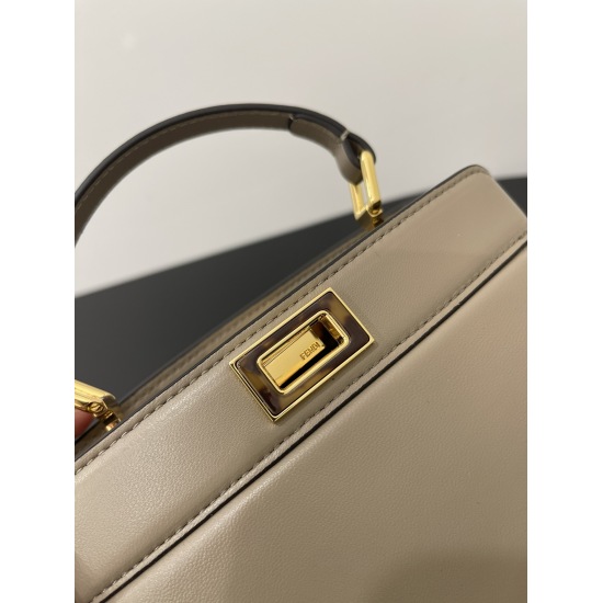 On March 7, 2024, the original 910 special grade 1030 khaki small size FEND1 Peekaboo ISeeU Petite classic bag shape, with hidden changes in design every season, comes with an aura and a sense of luxury. It will not go out of style after many years of pur