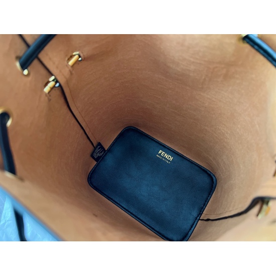 2023.10.26 185 Box Size: 16 * 23cm Popular Essential Item Fendi Bucket Bag High Quality Original Details Hardware Configuration ✅ Long shoulder straps!
