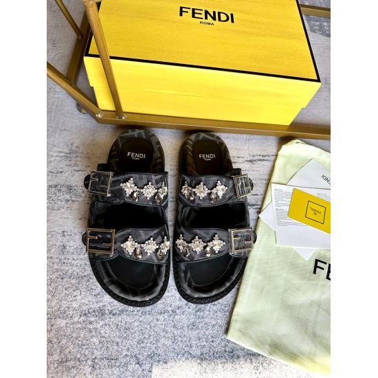 20240403 P240 Men's Ten 10, Fenjia's latest popular double strap flat bottom slippers, with FF functional buckle, decorated with FF pattern jacquard fabric embellished with different shapes and sizes of crystal diamonds, luxurious feeling Full size: 35-45