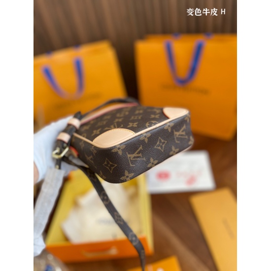 2023.10.1 p240 Antique Bag | LV Old Flower Antique Bag LV Single Layer Camera Bag Ice LV Old Flower Single Layer Bag Old Flower Camera Bag Iv Single Layer Camera Bag Iv Old Flower Family has its own unique bag, a bit small and handsome. Back then, the run