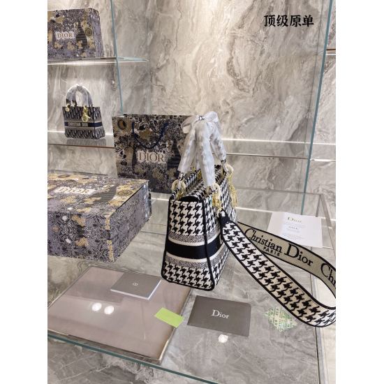 On October 7, 2023, p360Dior/Dior Medium Embroidered Thousand Bird Checker Pattern LadyD-Lite Princess DIOR LADY D-LITE handbag features elegant, classic rattan pattern, circular handle, and 