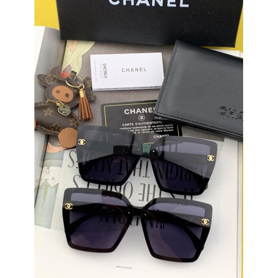 220240401 P80 [TR Polarized Series] Chanel large frame sunglasses, sunglasses with classic box design, not picky about face shape, whether paired with a coat or dress, it is very stylish. Polarized lenses prevent UV rays. Model: CH1220