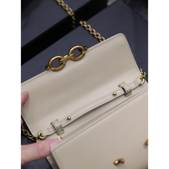 20231128 batch: 530 [Apricot Color] # LE MAILLON plain grain cowhide chain bag # Absolutely right, it belongs to the Love at First Sight series! Italian South African cowhide, unique metal hardware buckle like two chains connected together. Regardless of 