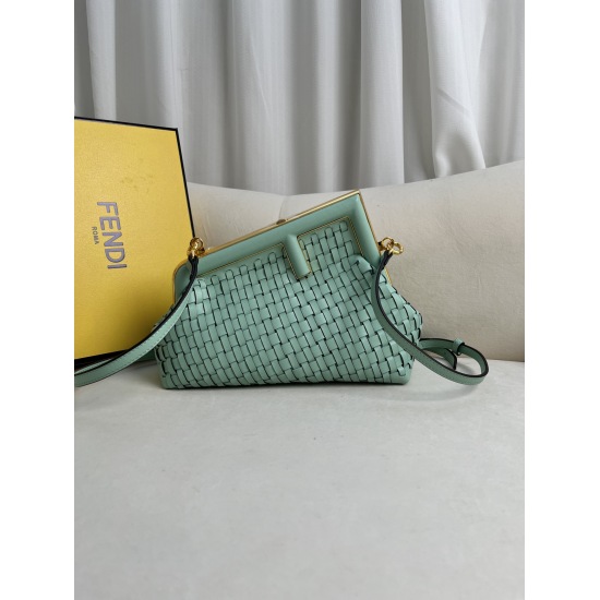 Batch 970fendi on March 7th, 2024 ❤ The first series features the letter F as the design highlight, with fine sheepskin weaving and a slanted frame contour. The appearance design is also unique and innovative, with an asymmetric bag shape that is fashiona