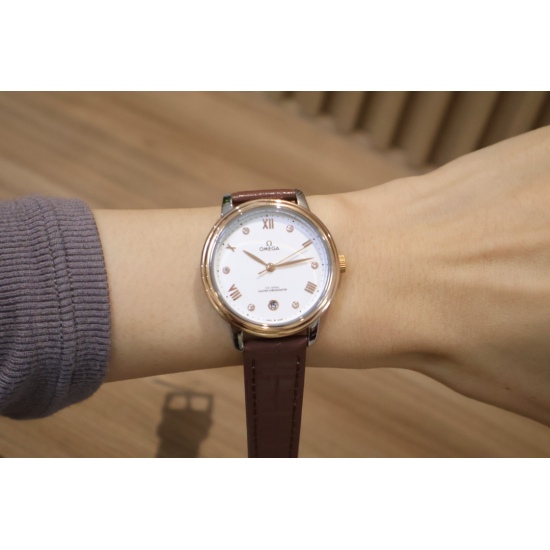 The 20240408 White 300/Gold 320 Omega Third Generation Elegant Women's Watch continues its classic and elegant design, presented in a rich and diverse range of materials and colors. The case is made of precision steel, paired with rhodium plated hands, an