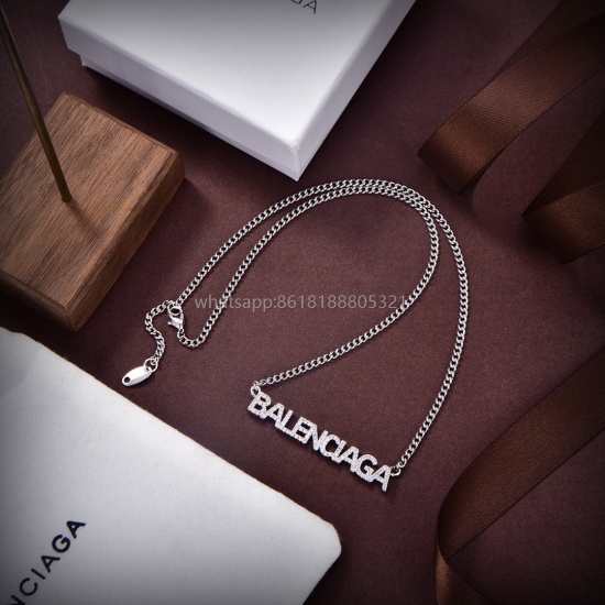 July 23, 2023 ❤️ The original goods and new products Balenciaga necklace counter is consistent with the brass material plating popular shipment design unique avant-garde essential!