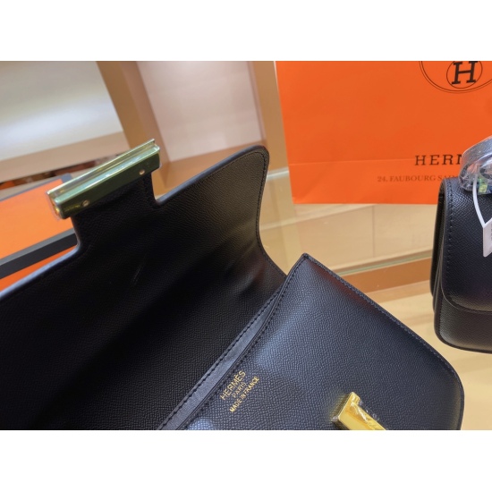 On October 29, 2023, the p190p185 counter gift box is one of the most classic styles of Hermes Flight Attendant's palm patterned calf leather, which is wear-resistant and durable. It is definitely a high-end versatile size of 23 19. 19 19