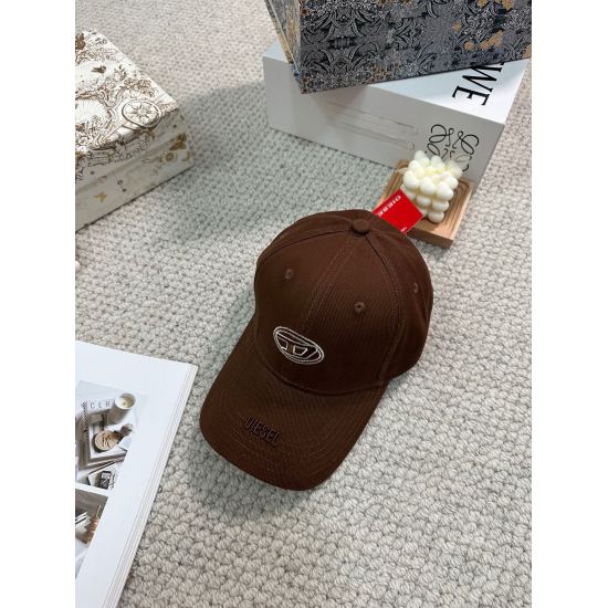 2023.10.2 45Dises * New baseball cap as a trendy piece with a concave design 〰️ Baseball caps are understated, stylish, and versatile, and can be paired with various clothing styles