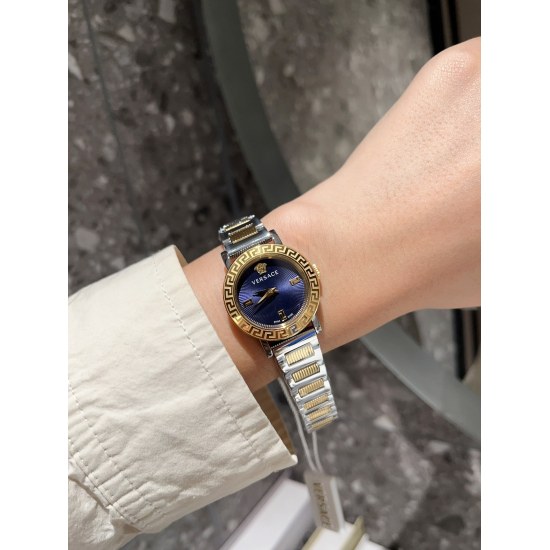 20240417 White 270 Gold 290 New Versace Versace PET Series, with a diameter of 28mm, combines minimalist timepieces with innovative style designs and eye-catching wristbands, showcasing a combination full of urban style. Designed for urban women, it is ve
