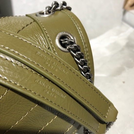 20231128 Batch: 610niki New Color Olive Green Out of Stock King NIKI... New Colors Coming Out! The olive green object is really beautiful, the upper body is low-key and shows temperament, cool and cute! Original factory leather imported from Italy_ No mat