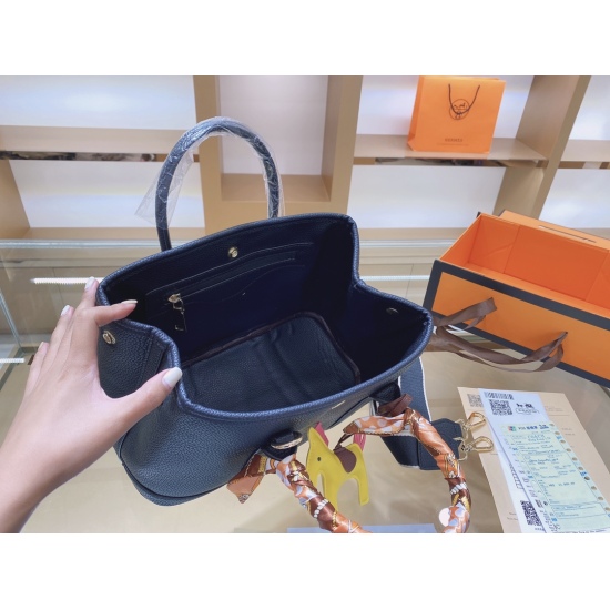2023.10.29 P180 Herm è s Garden Bag 30- Previously, I felt that the garden bag was old and fragrant. The 30 size birkin was slightly larger than the 25 size birkin and was lightweight, able to fit leather and durable. Commuting is relatively low-key and v