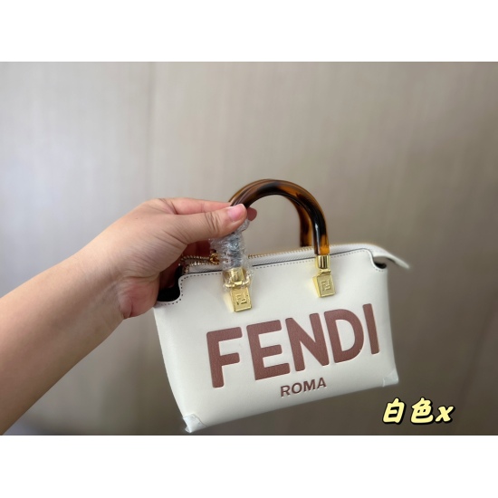 2023.10.26 185 box size: 19 * 13cm Fendi mini new product configuration packaging 〰️ FD score is really practical!!