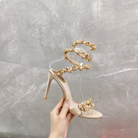 2023.12.19 Factory price top-level version P400R ᴇ ɴ ᴇ C ᴀᴏᴠ ɪʟʟ ᴀ | 2023s Heavy Industry RC Snake Explosive Red CLEO Series, ultra-high heel crystal bow wrapped ankle loop high heel sandals. Simplicity yet hidden mystery, with a little light, the entire 
