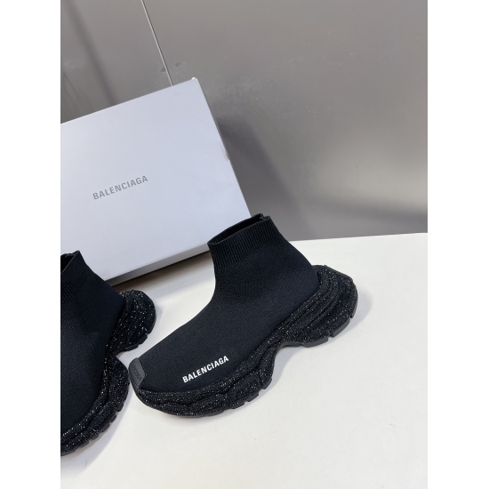 2024.01.05 410 Men's Wear ➕ 10 BALENCIAGA Balenciaga Handmade Hot Diamond 3XL Socks and Shoes Collection ✨ The retro casual sports shoe series is launched to explore the concept of originality and appropriation in the fashion industry, paying tribute to i