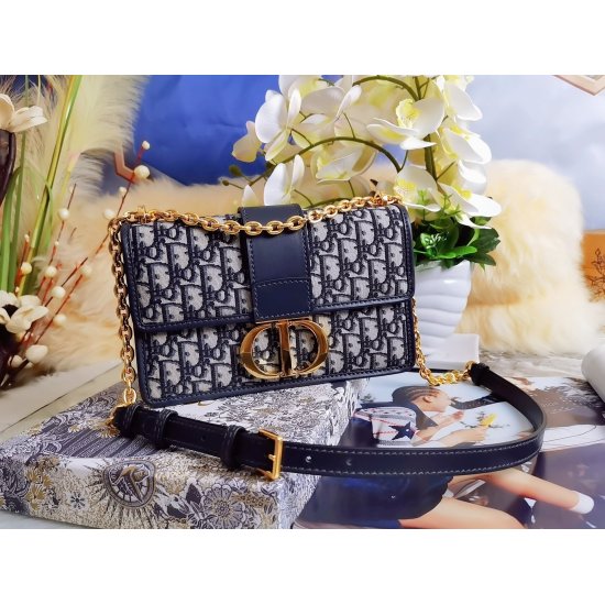 20231126 30 Montaigne Blue Jacquard Montaigne Chain Large Product Series is inspired by 30 Montaigne Avenue, featuring a classic style that showcases the iconic Dior brand. This handbag is carefully crafted with blue jacquard fabric, highlighting Dior's i