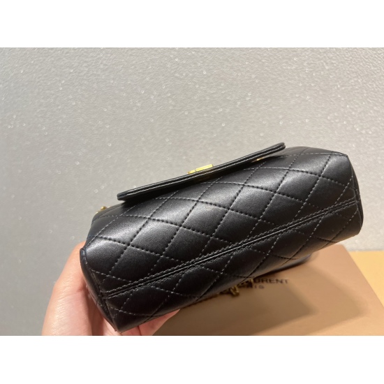 2023.10.18 P200 box matching ⚠ Size 19.12 Saint Laurent mini nolita cloud bag is perfect for daily commuting, cool and low-key luxury cool and cute collectors