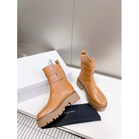 2024.01.05 310 2022ss Celine Yang Mi's same Martin short boots, tied up with British style Martin boots, can also be worn in summer. The Martin boots are comfortable, breathable, simple, and durable, making them a classic in the fashion industry that neve