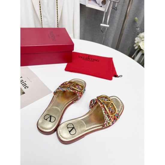 On July 16, 2023, Valentino launched the latest collection of colorful woven details at the 2022 counter. The runway series is perfect and eye-catching, with [strong] and [strong] sizes ranging from 35 to 43. Ex-works price