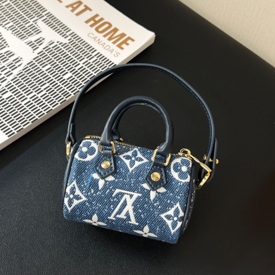 2023.07.11  New Product ❗ LV Handheld Pillow Bag 6 Colors in stock ☀️ Louis Vuitton LV Mini Handheld Pillow Bag Pendant SPEEDY MONOGRAM Bag Decoration M00544 ☀️ This Seed Monogram bag features a redesigned and famous Seed handbag in exquisite size, making