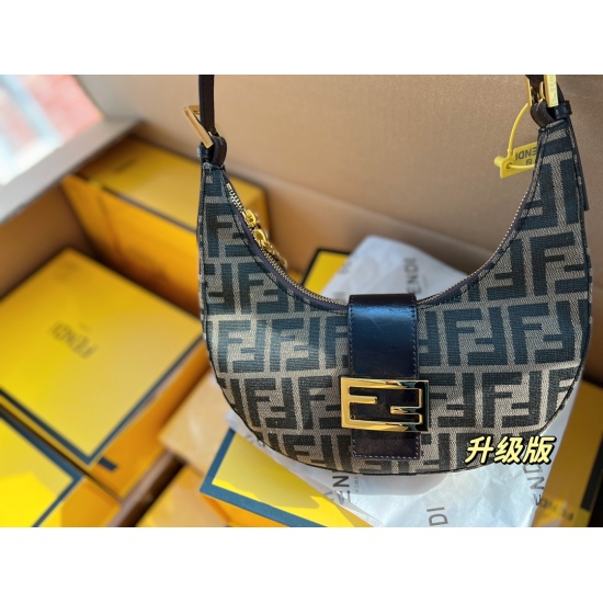 2023.10.26 205 box (upgraded version) size: Medium width 25 * height 13cm Fendi stick, ancient flower large F, paired with oil wax cowhide and two shoulder straps