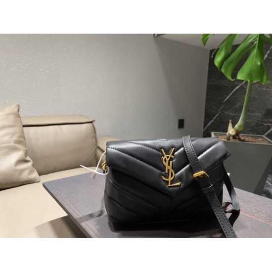 2023.10.18 p180 gift box ⚠ The size 20 14YSL Saint Laurent Square Fat Loulou is really beautiful. The size is just right, and there is also a partition inside. It's really thoughtful to use.