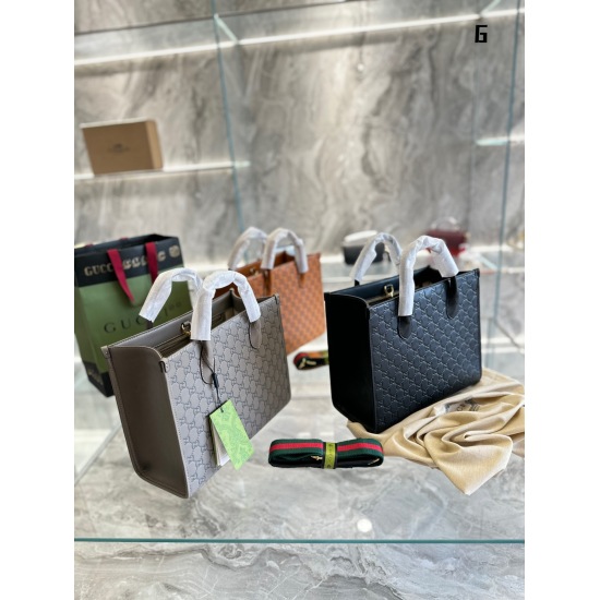 On October 3, 2023, Gucci Gucci Embossed Handbag P200 Introduction TT is famous for its soft and slightly glossy finish. gg leather used texture in the pre autumn collection, embossing the house emblem on a black perforated leather base. This backpack has