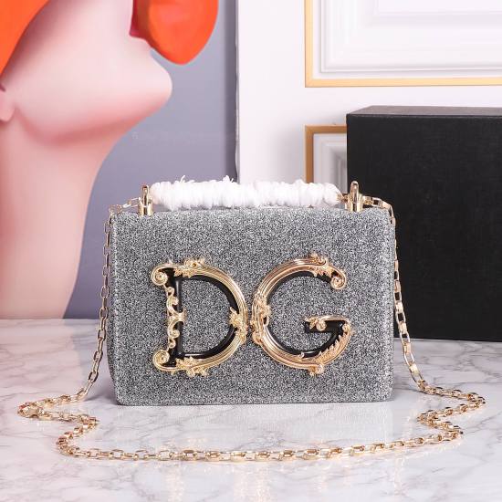 20240319 batch 480 return DolceGabban DG Girls series chain crossbody bag comes from the DG Girls series, designed with a metal texture ABS material Baroque DG logo. The Nappa leather crossbody bag is very eye-catching and suitable for carrying at any tim