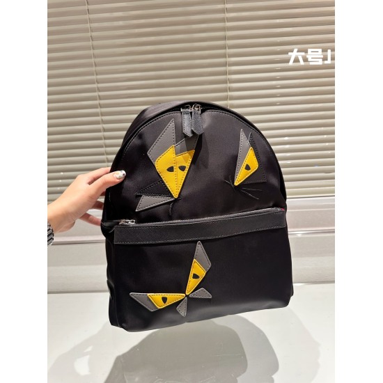 2023.10.26 Large P195 ⚠️ The size 33.38 Fendi Fendi Little Monster Backpack is loved by celebrities and most young people for its simple and fun design and unique details. With a three-dimensional and straight bag shape, the stylish and eye-catching desig