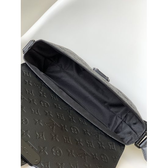 20231126 p660 [Top of the line Original] M46794 Black Flower M23741 Embossed S-Cape Courier Bag is made of Monogram Black Flower Taurillon leather, with a novel opening and closing design that traces back to the S-lock buckle created by Georges Vuitton in