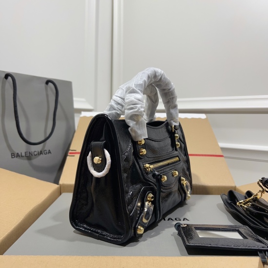 Batch 650 Balenciaga from Balenciaga in 20240324. Italian imported explosive pattern top layer cowhide tassel style small black nail (large bottom length 38cm * 24cm * 12cm) (medium bottom length 30cm * 19cm * 11cm/) (mini bottom length 23cm * 15cm * 13cm