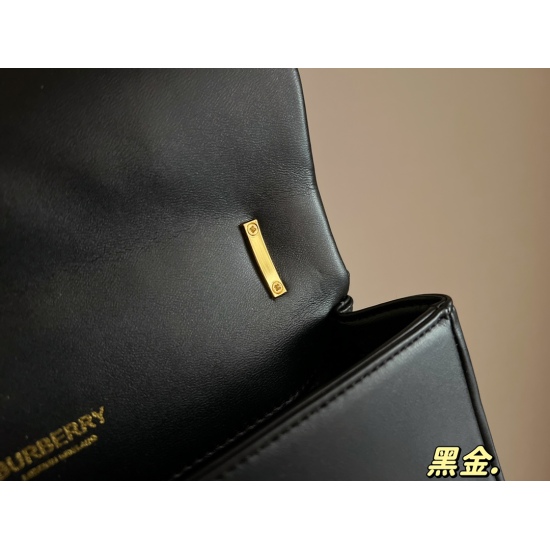 2023.11.17 205 box size: 24 * 15cmbur Lola new product chain pack with soft leather and honing seam technology filled with advanced! It looks great with my basic style!