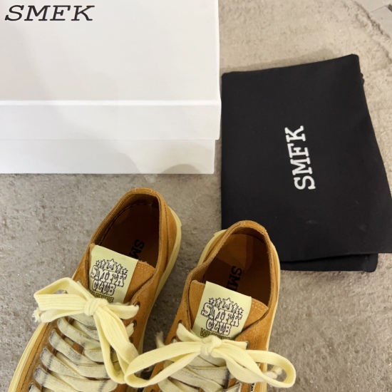 2024.01.05 250 SMFK 2023. Comss Bread Gingerbread Classic Skateboarding Shoes Made of Classic Leopard Pattern Horse Hair Material. The upper fabric is brushed, and the sole is worn out in a wasteland style. It can be paired with any style, super nice. Mat