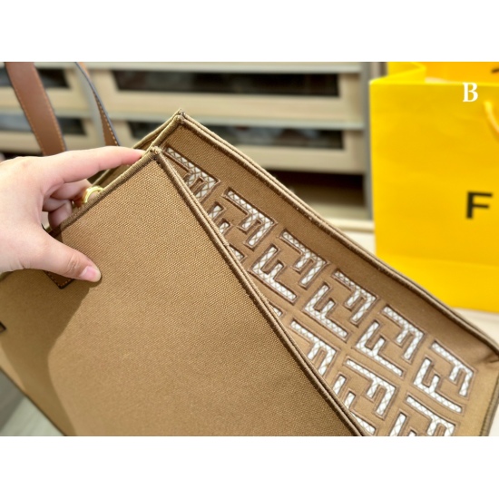 2023.10.26 290 comes with a small bag size: 37.32cm Fendi Fendi peekabo shopping bag: a classic tote design! But the biggest feature of this one is: portable: crossbody!