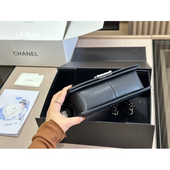 On October 13, 2023, 240 comes with a folding box airplane box size: 25cm Chanel Leboy spicy mom bag ⚠️ High version reshipment of very full leather! High quality sheepskin pattern!