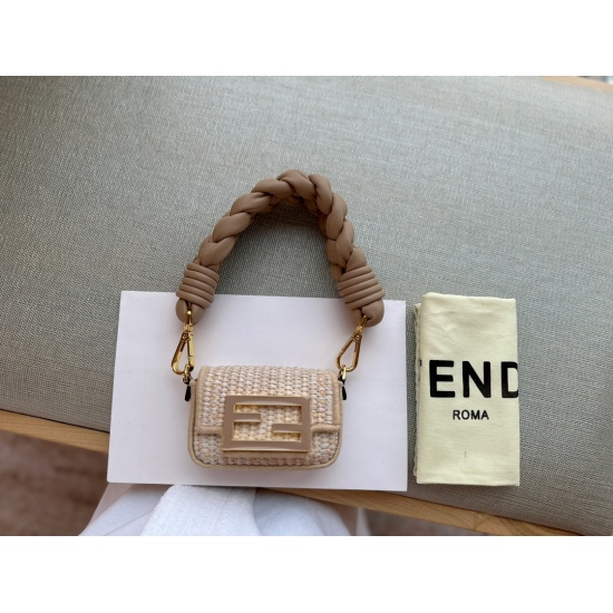 2023.10.26 180 box size: 11 * 8cm Fendi uses Lafite grass to weave a super cute small handbag all summer, super mini!