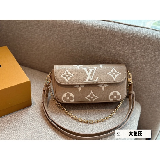 2023.10.1 185 box size: 22 * 12cmL Elephant Grey ivy woc Real Milk Hooky Drop~Super suitable for autumn and winter. The mahjong bag with double chain design can be cross slung, one shoulder can be carried, and the built-in card slot is cute and easy to us