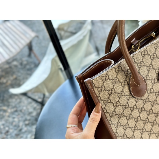 2023.10.03 235 with foldable box airplane box (upgraded again) size: 31 * 27cm Gucci limited edition co branded tote Simple and advanced GG shopping bag new product! (After upgrading, it has become soft! It has a touch and texture!)