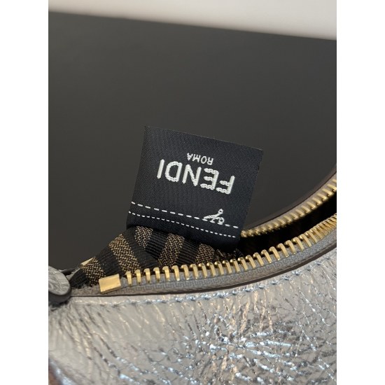 On March 7, 2024, the original order was 650 special grade 770 mini shipment FEND1praphy underarm bag, featuring a crescent shaped design. The classic metal logo [FEND1] is decorated at the bottom of the bag, and the outline of the bag is very close to th