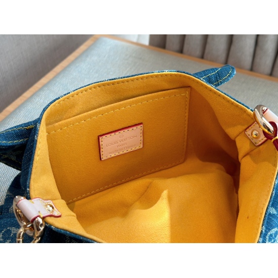 2023.09.03 185 box size: 27 * 12cm This year, denim has released L family denim underarm bag! Never forget! [bared teeth] [bared teeth] ⚠️ Imported color changing leather!