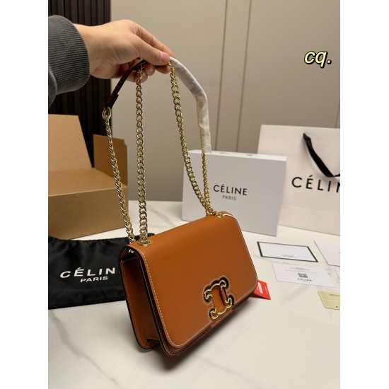 2023.10.30 P225 (Folding Box Aircraft Box) size: 2213CELINE 22frame Autumn/Winter New Product Triumphal Arch Chain Bag Duty Free Shop Packaging ⚠️， The latest hardware hollow inlay is super exquisite! chain ⛓️ Sliding design, with one shoulder and armpits