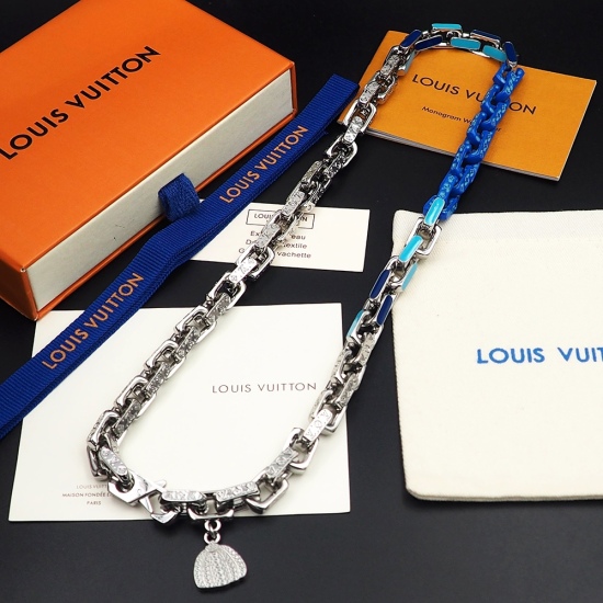 2023.07.11  Lvjia LV x YK Paradise Chain Necklace Interpret the pumpkin image of Louis Vuitton x Yayoi Kusama cooperation series. The rectangular metal chain link is engraved with a Monogram pattern, and the enamel structure depicts the artist's iconic pu