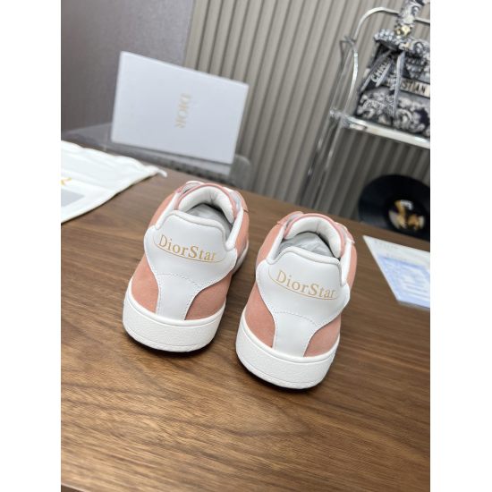 20240414 P230 Dior [Dior] decor update! This Dior Star sneaker is a classic item from Dior, with a timeless and unique design. The pink suede leather upper is paired with white leather inlay to enhance the style, adorned with a gold toned CD logo and star