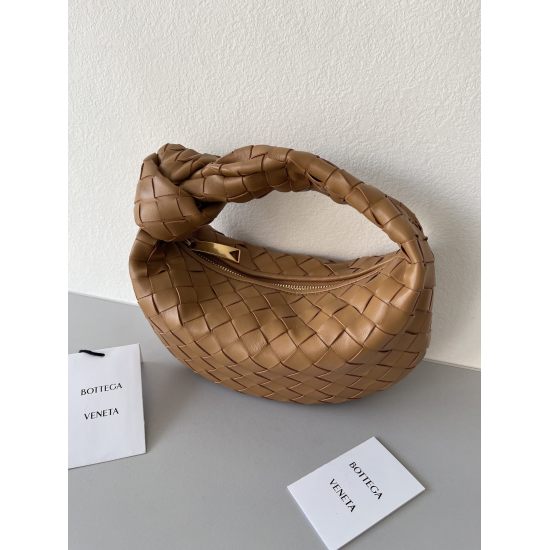 20240328 Original Order 750 Special Grade 870 New Color~Caramel Bottega veneta ͙.——— The latest weaving and knotting hobo is made of top-notch sheepskin leather, which is very soft and has a unique shape that is particularly practical and durable. It reta