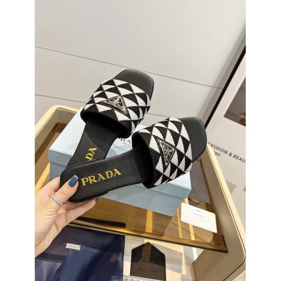 2023.07.07 Top market Prada Prada 〰️ Triangle ✔️ Top quality ✔️ Elegant, intellectual, retro, and cute in one piece ✔️ Upper: Original electro embroidered surface ➕ Original hardware buckle ✔️ Inner lining: water dyed sheepskin ✔️ Original Italian leather