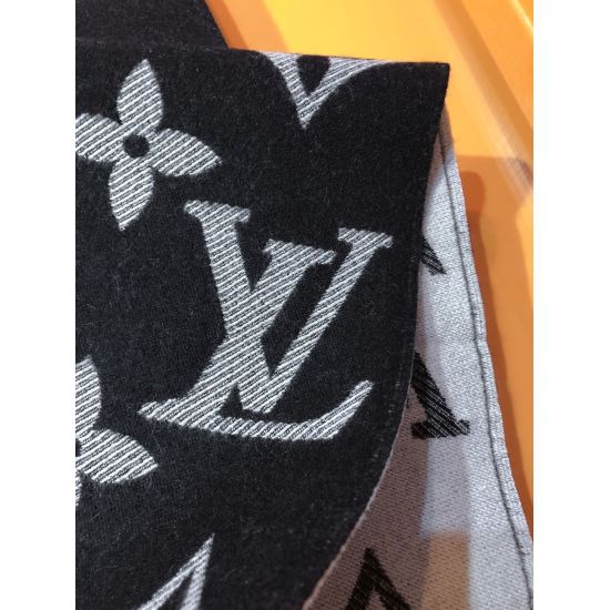 2023.10.05 35 ❄ RLV2228 ❄ : ❗ Version update! LV [ESSENTIAL] Scarves Arrived ❗ The classic Monogram pattern is showcased on both sides, showcasing the brand's heritage with the Monogram pattern and Louis Vuitton logo, paired with soft tassel trim, making 