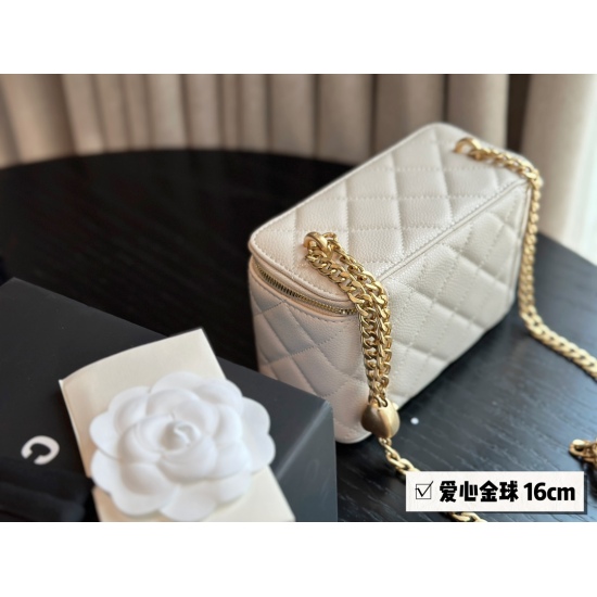 2023.09.03 195 box size: 16 * 10cm Xiaoxiangjia Love Golden Ball Small Box 23P Love Little Golden Ball Mrs. Cute and Spicy, No One Will Reject Chanel's Love Golden Ball Small Box